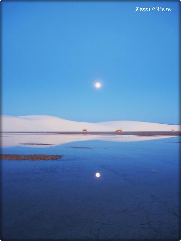 First Light Full Moon, White Sands - Photographer: Roxanna O'Hara