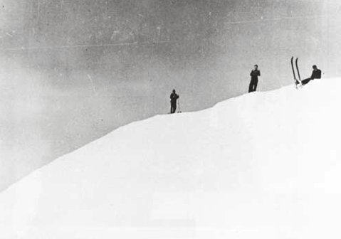 Skifahren auf den Dnen in den 30ern. White Sands, New Mexico.
